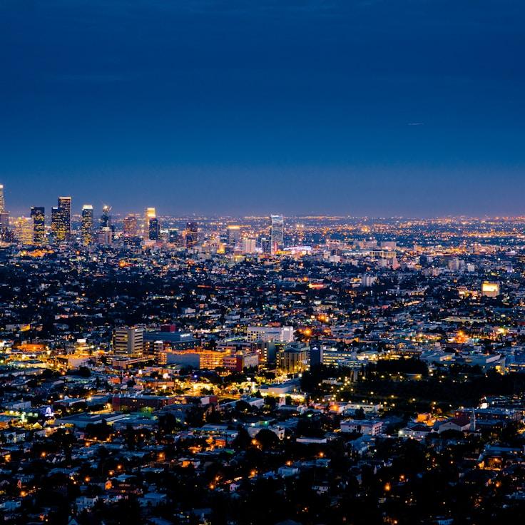 Parents evaluating schools in Germany